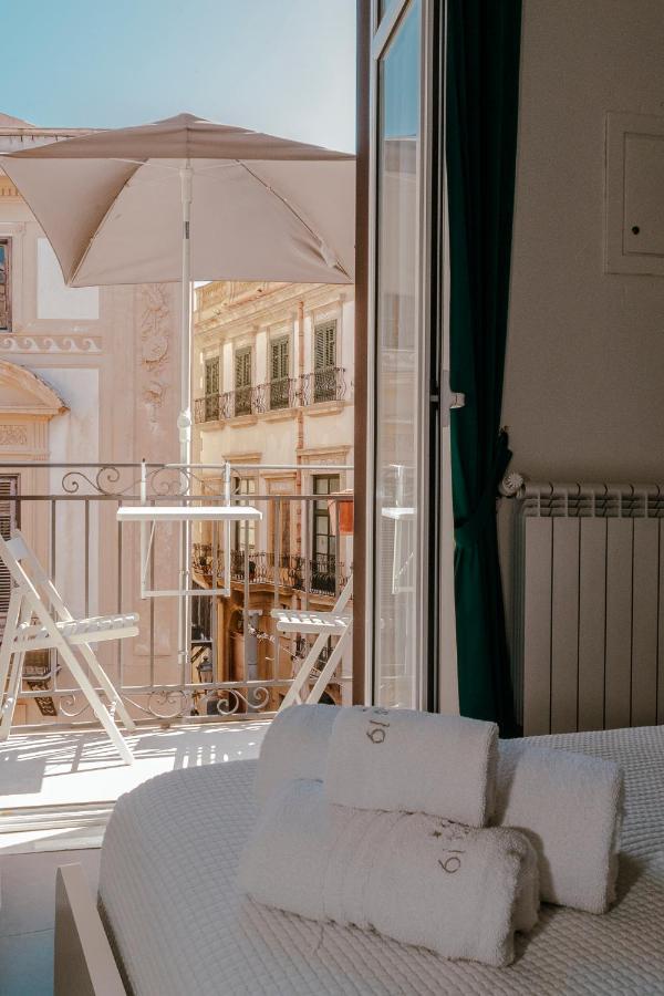 Rooms 19 - Rooms And Breakfast Palermo Exteriör bild