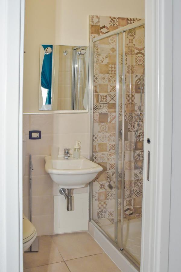 Rooms 19 - Rooms And Breakfast Palermo Exteriör bild