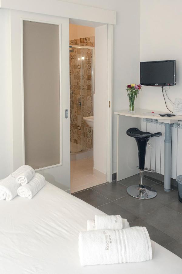 Rooms 19 - Rooms And Breakfast Palermo Exteriör bild